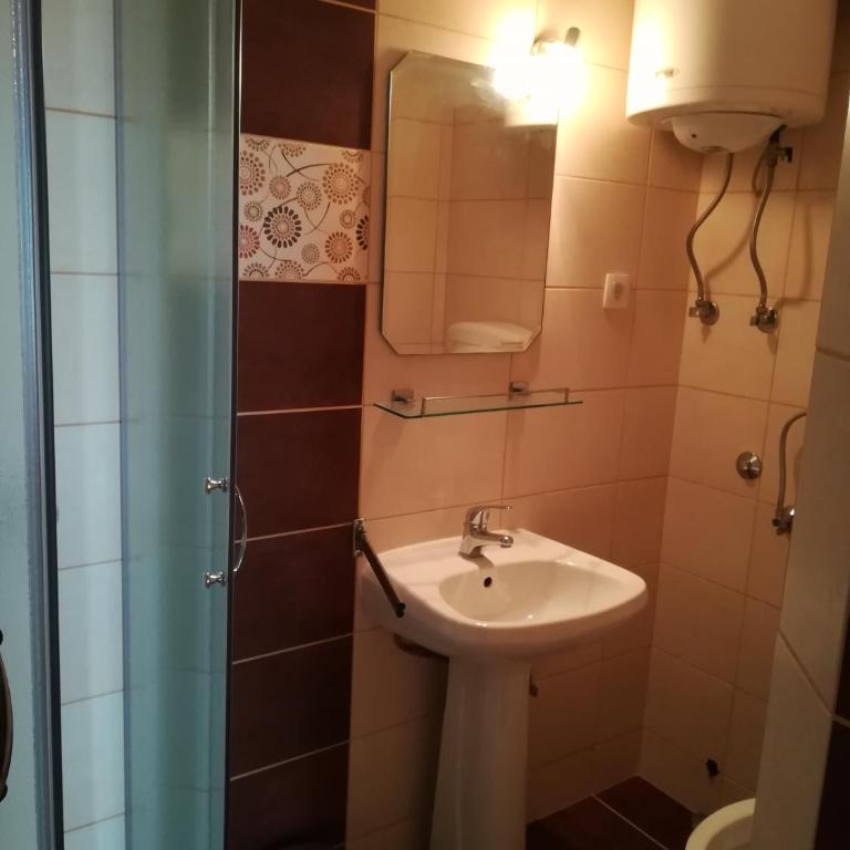 Forest Apartments - Standard Twin Room - 3