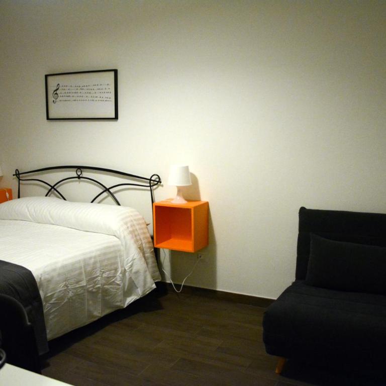 Mambo Suites - Deluxe Double Room with Extra Bed - 8