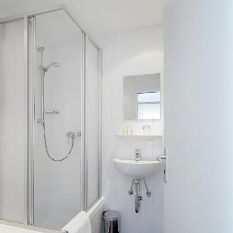 Hotel Lux - Dreibettzimmer - 13