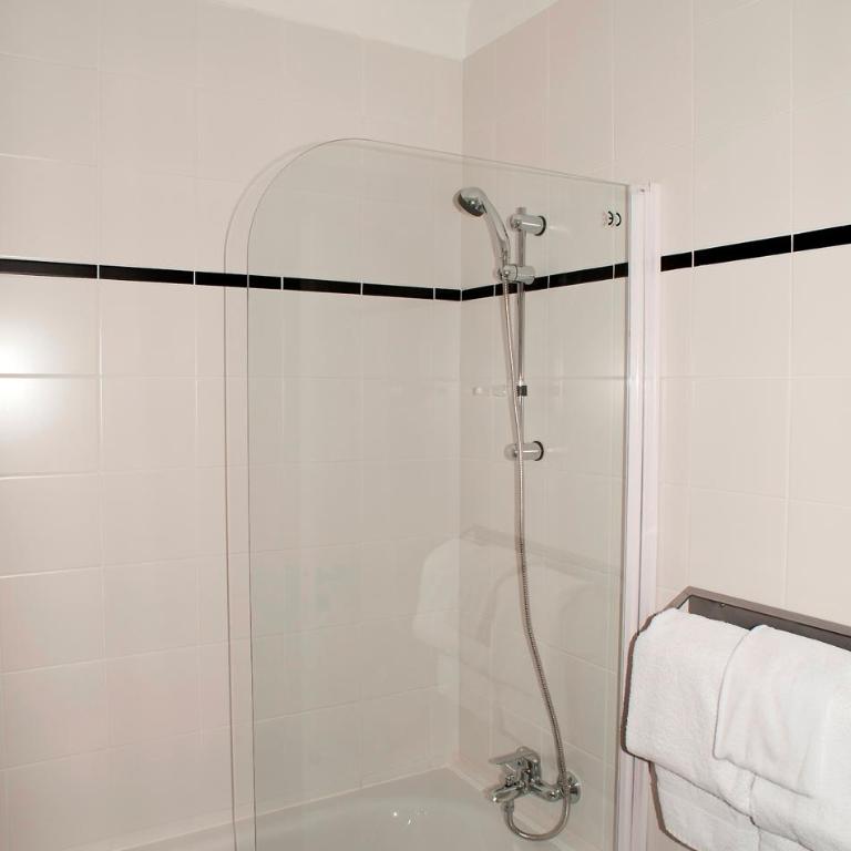 Hôtel Beau Rivage - Chambre Familiale (2 Adultes + 2 Enfant) - Vue sur Mer - 7