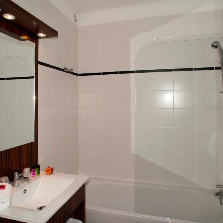 Hôtel Beau Rivage - Chambre Familiale (2 Adultes et 2 Enfants) - 1