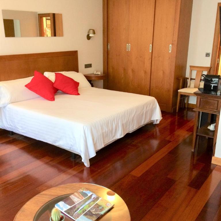 Hotel El Sella - Habitación Deluxe con cama extragrande - 3