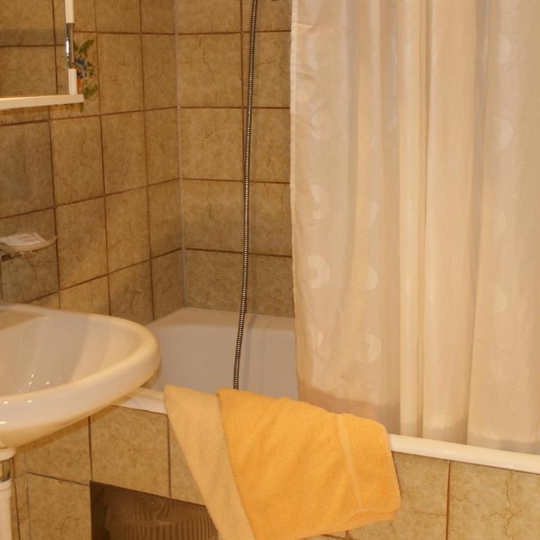 Sonnenhotel Soldanella Sonneck - Superior Doppelzimmer mit Balkon - 4