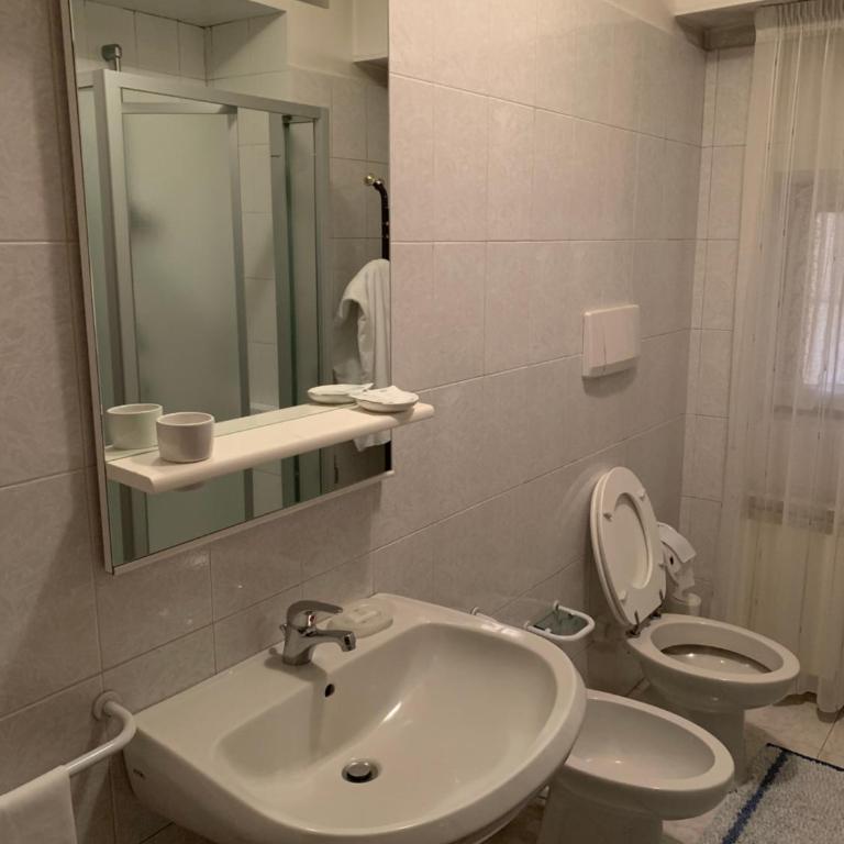 HOTEL ELENA - Camera Matrimoniale con Bagno Privato - 4