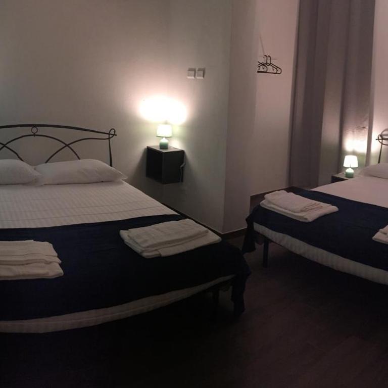 Mambo Suites - Quadruple Room with Private Bathroom - 11