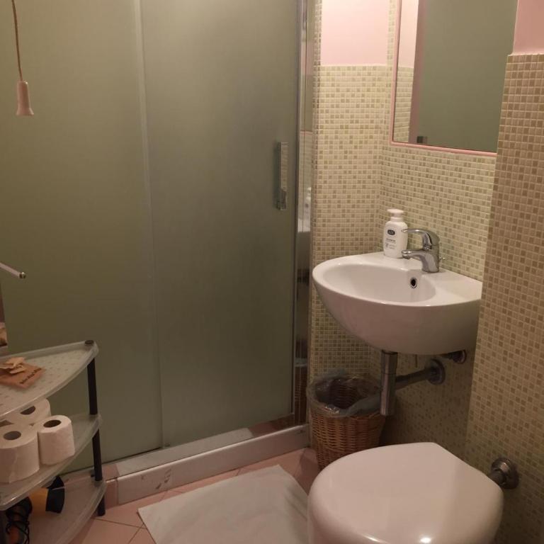 53 Via Faenza - Appartamento con 2 Camere da Letto - 11
