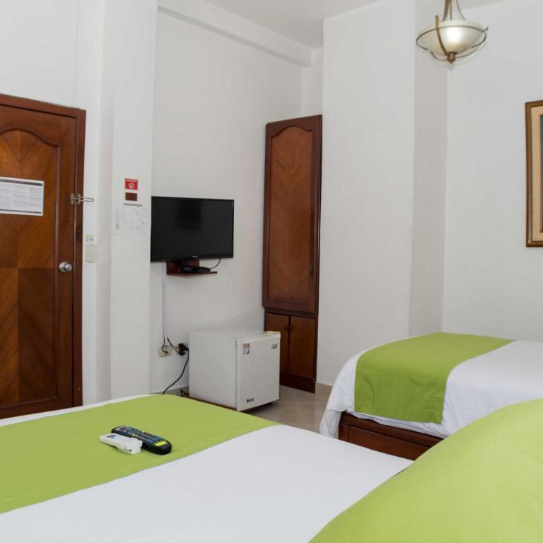 Hotel Castell - Cerca Del Aeropuerto - Twin Room No Window - 7