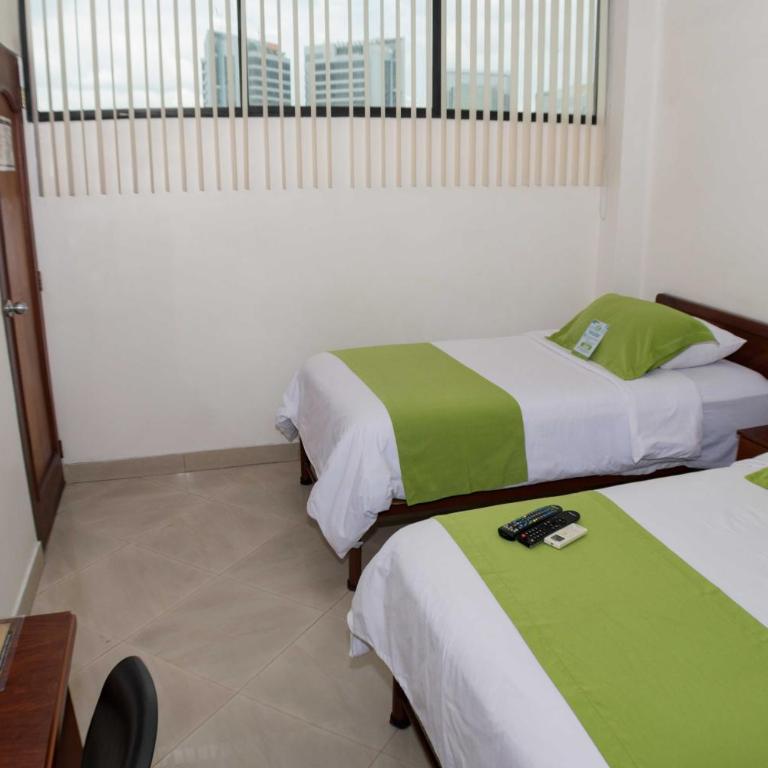Hotel Castell - Cerca Del Aeropuerto - Twin Room No Window - 6