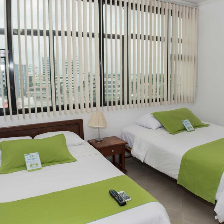 Hotel Castell - Cerca Del Aeropuerto - Habitación Triple - 4