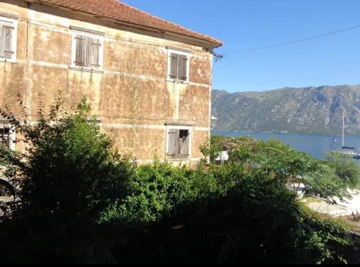 Apartments Vila Marija - Deluxe Double Room with Side Sea View - 1