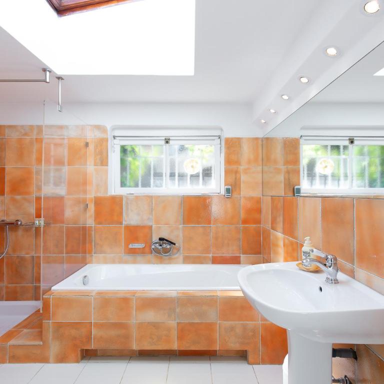 Haus mit Garten über der Bucht von Cannes - Maison 2 Chambres - 23
