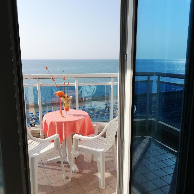 Hotel Caravelle&MiniCaravelle - Camera Tripla con Vista Mare e Balcone. - 4