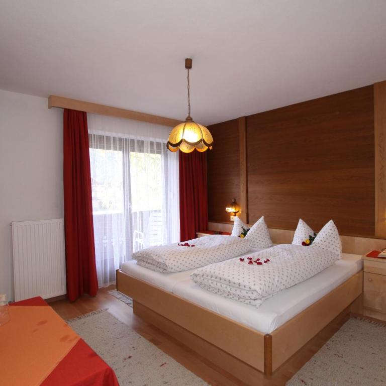 Pension Holzmann - Doppelzimmer mit Balkon - 6