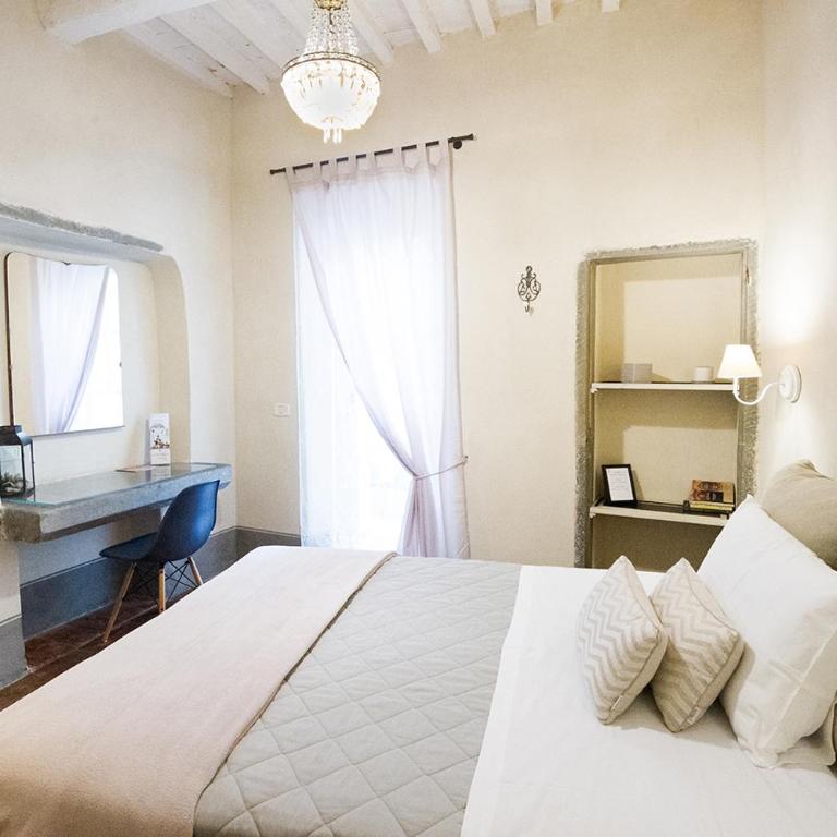 Il Piccolo Cavour Charming House B&B - Camera Matrimoniale con Balcone - 2