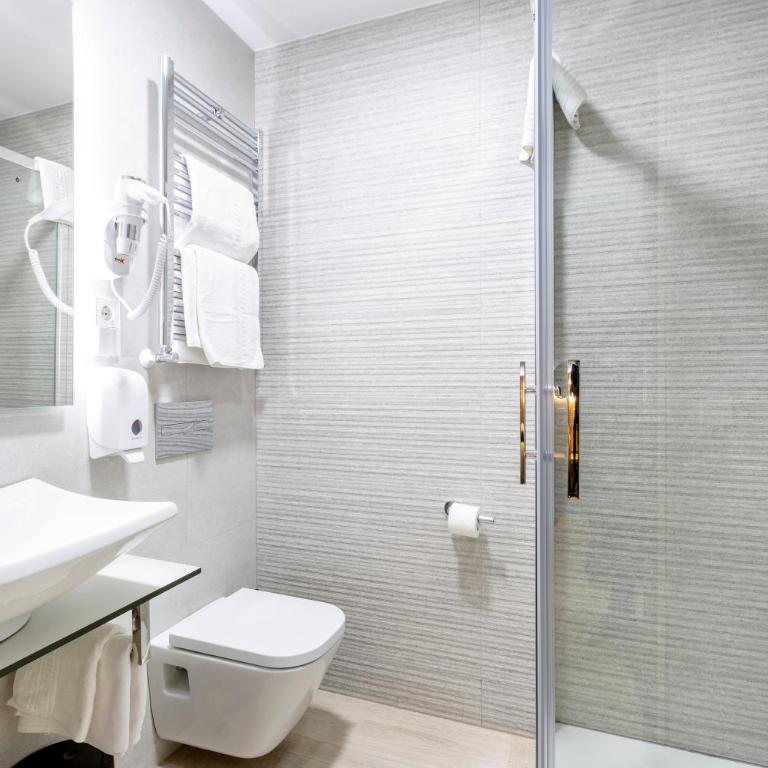 Hostal Abadia Madrid - Habitación Triple - 2