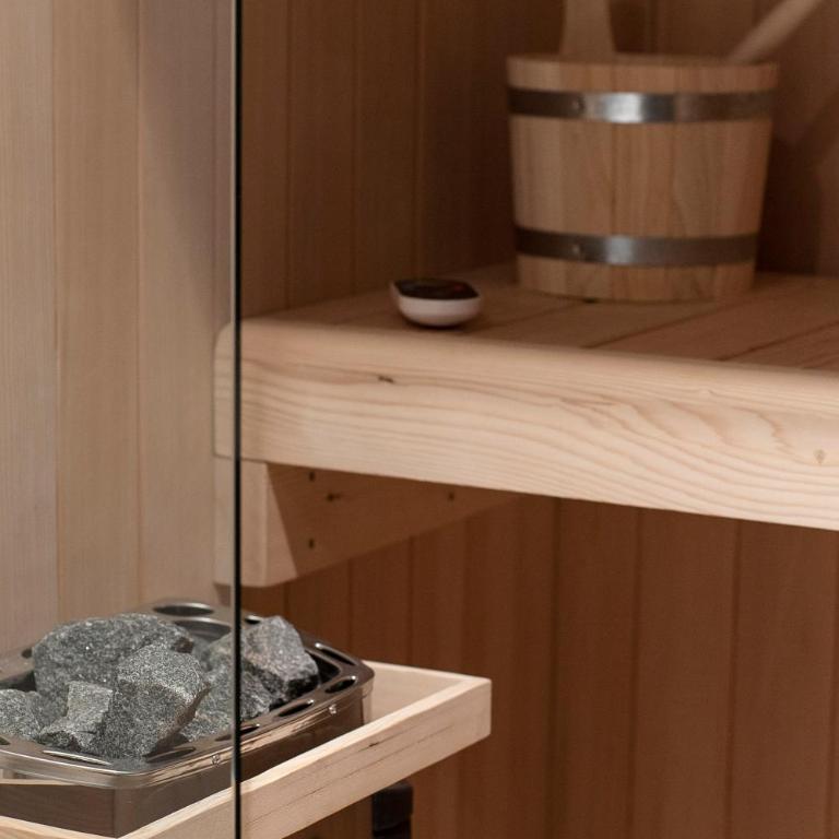 Artemide Guest House - Suite con Vasca Idromassaggio e Sauna - 3