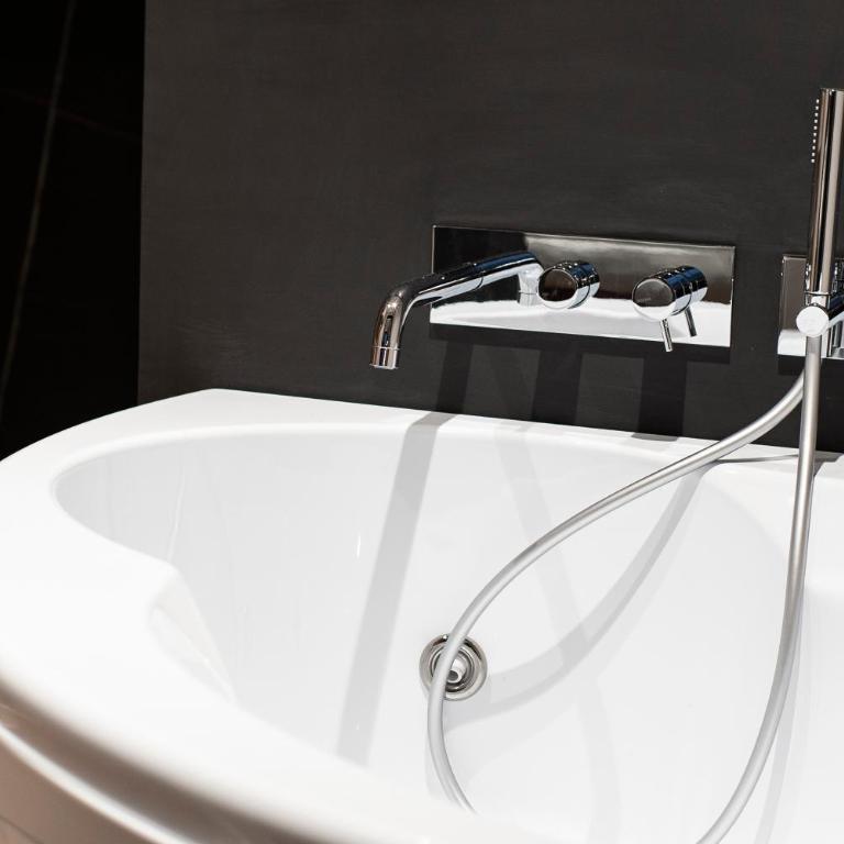 Artemide Guest House - Suite con Vasca Idromassaggio e Sauna - 4