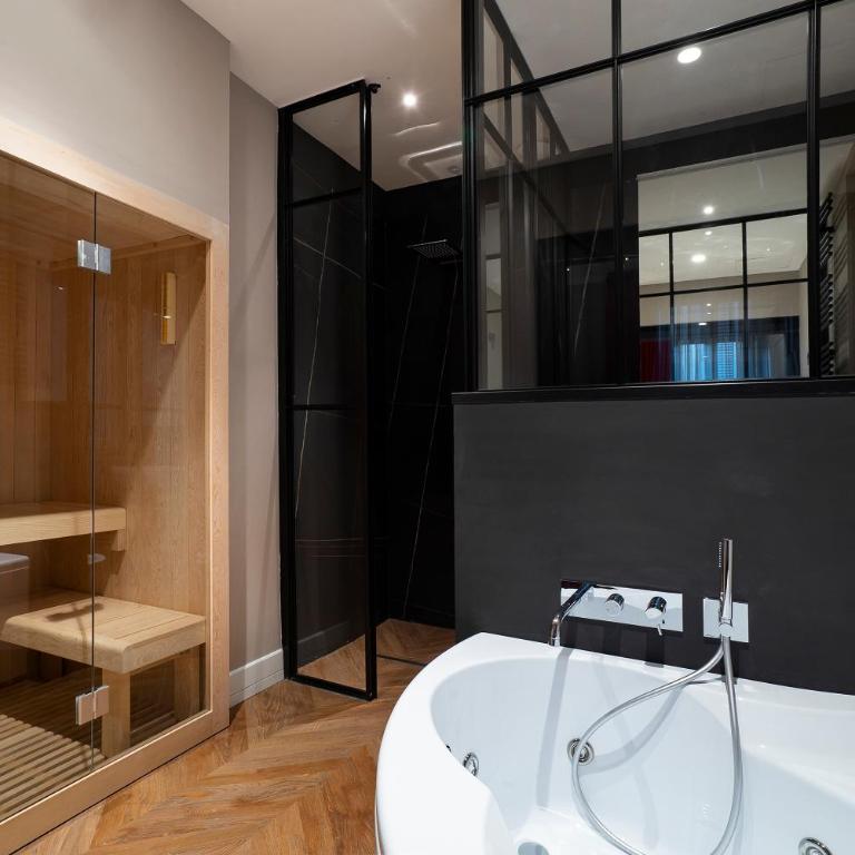 Artemide Guest House - Suite con Vasca Idromassaggio e Sauna - 2