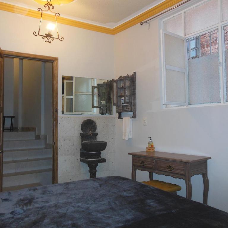 Casa El Ombligo de la Luna - Quadruple Room with Private Bathroom - 8