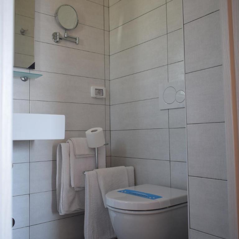 Albergo Al Pescatore - Camera Matrimoniale con Balcone - 27