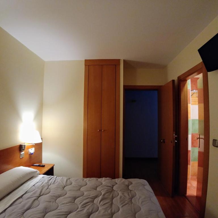 Hostal Prada Borges - Habitación Doble con baño privado - 2