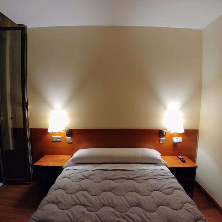 Hostal Prada Borges - Habitación Doble con baño privado - 3