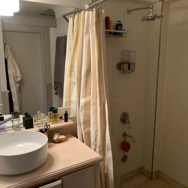 Deaf Twins Bed Martínez - Habitación Doble Deluxe - 7