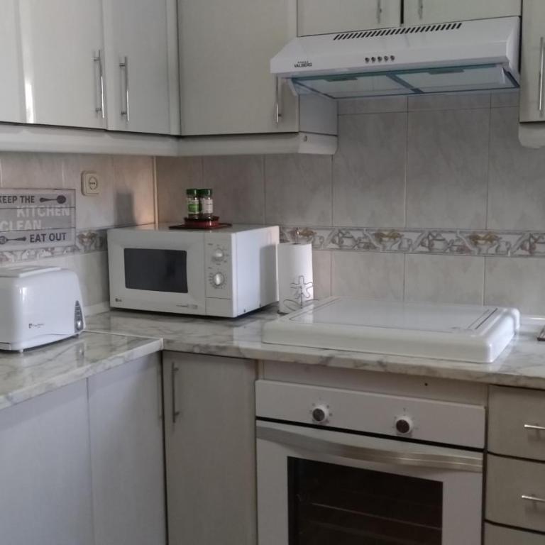 Casa de Maria - Three-Bedroom Apartment with Balcony - 23