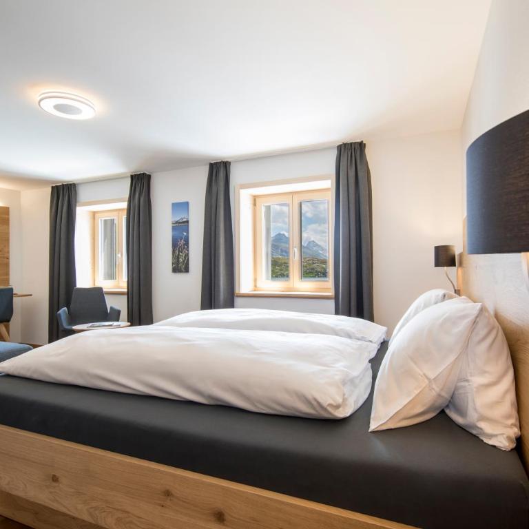 Hotel Grimsel Passhöhe - Deluxe Doppelzimmer mit Zustellbett - 1