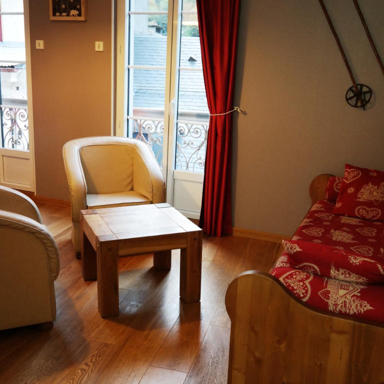 Duplex spacieux avec vue montagne au cœur de Cauterets, 6 à 8 pers, 3 chambres, 2 SDB - Appartement avec Vue sur la Montagne - 24
