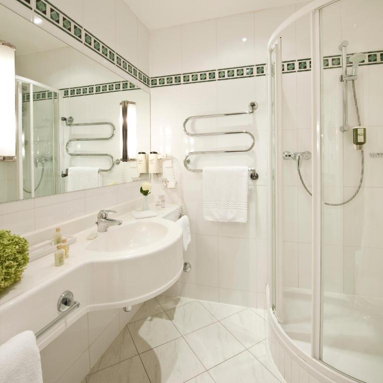 Hotel Warmbaderhof - Doppelzimmer Maibachl - 1