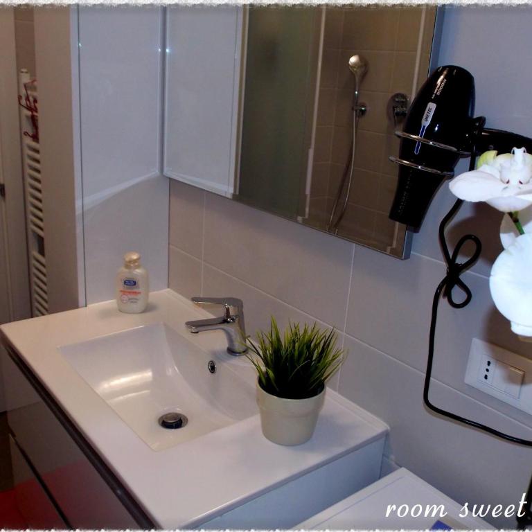 Room sweet Room - Camera Matrimoniale con Bagno in Comune - 12