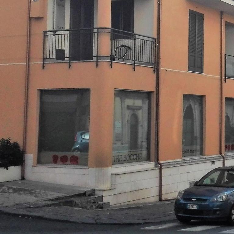 Friends & Family Apartment - Free parking car - Two-Bedroom Apartment - 30