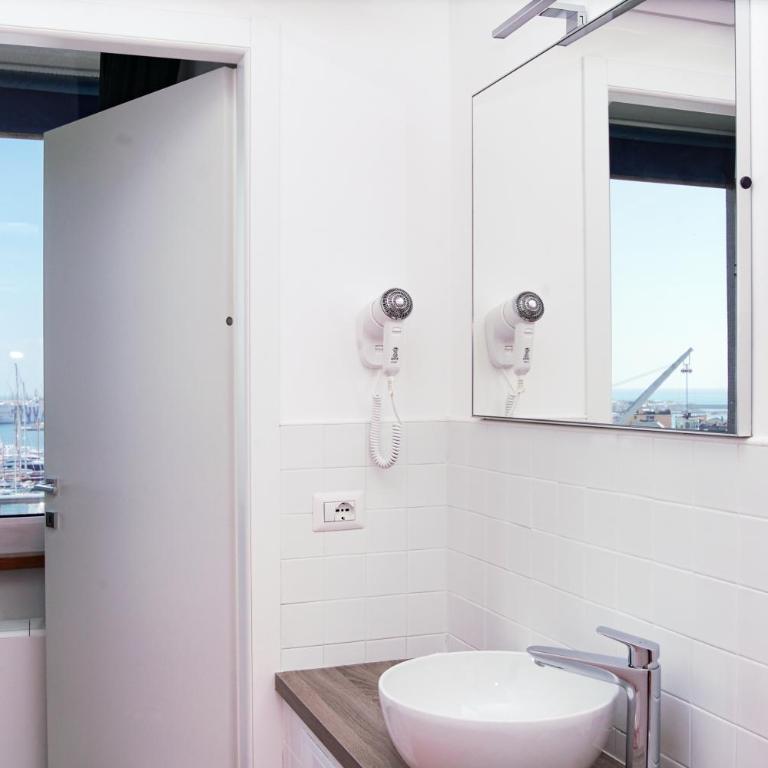Bluripa Guest House - Camera Familiare con Vista Mare - 3