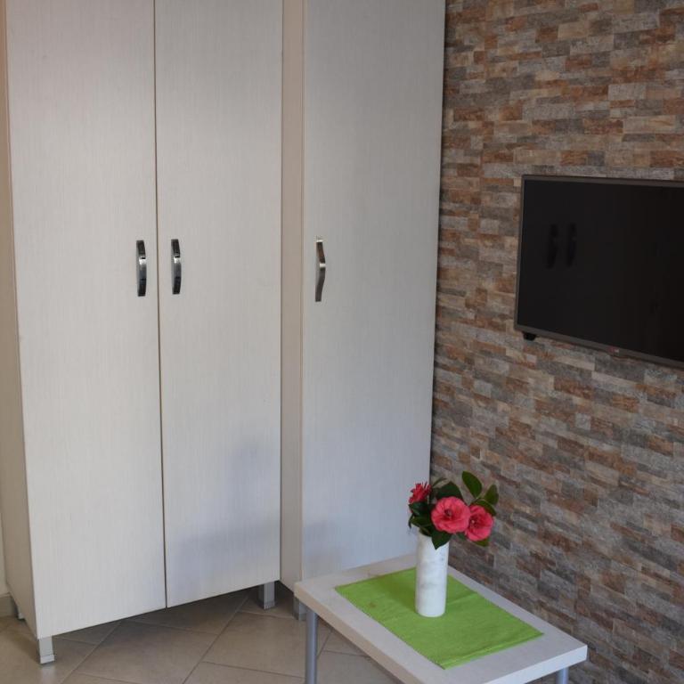 OLD TOWN STUDIOS - Studio Apartment - 9