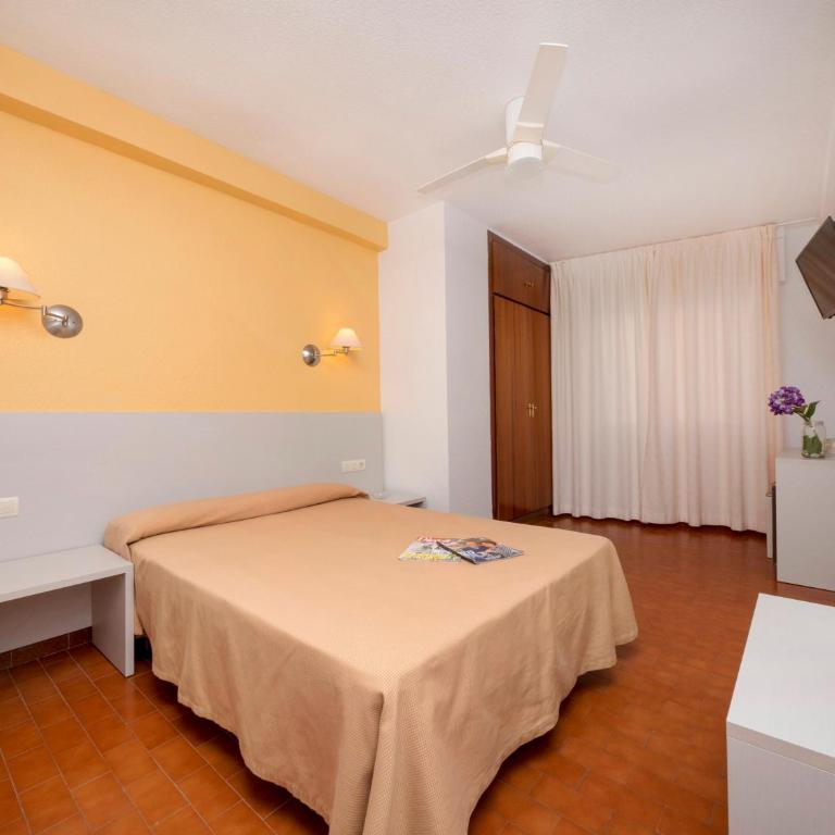 Hostal Velilla - Habitación Doble Estándar - 1 o 2 camas - 5