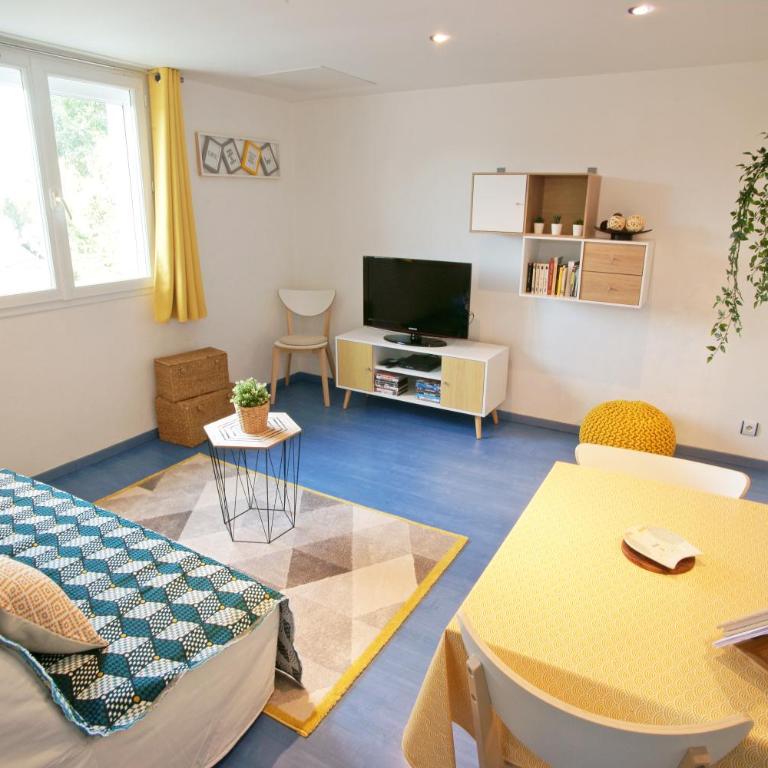 T2 idéal curiste ou vacanciers au centre de Cambo - One-Bedroom Apartment - 2