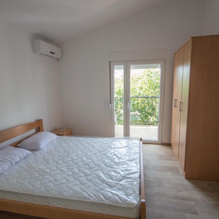 Jugoslovenska - Two-Bedroom Apartment - 17