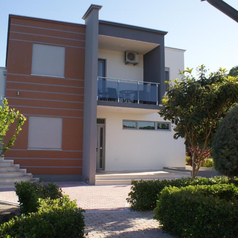 Helena Apartments - Apartment with Garden View - 2
