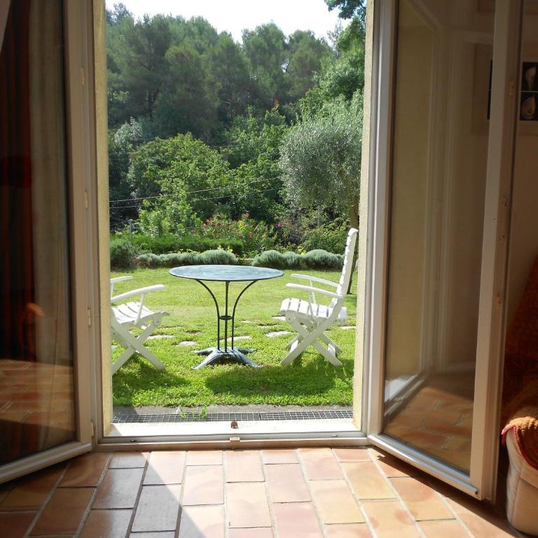 Le Mas de FRAYERE - Chambre Double - Vue sur Jardin - 12