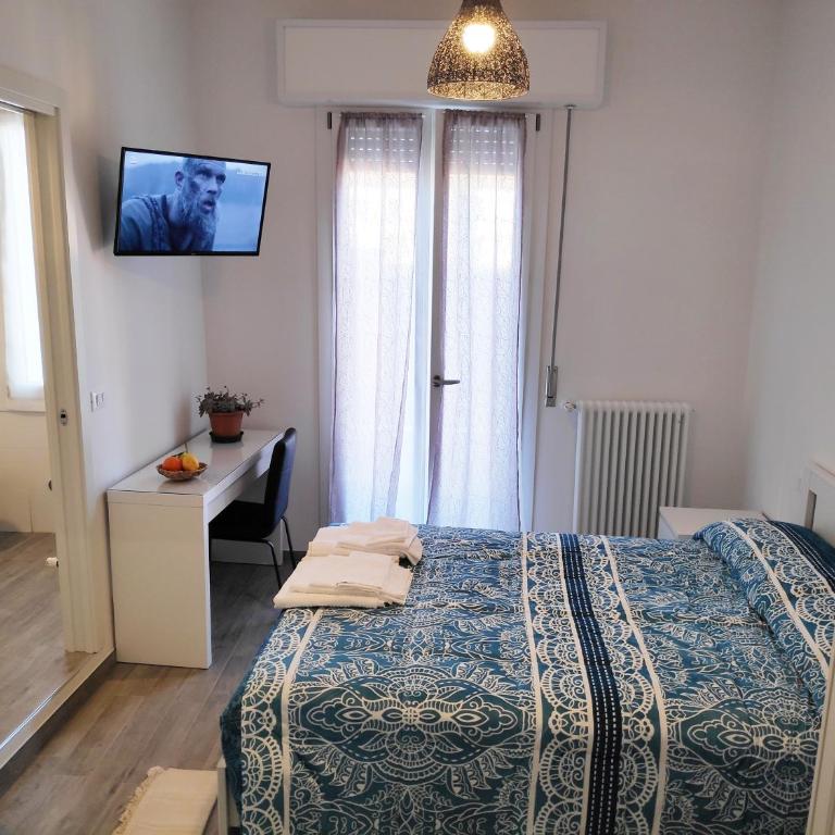 Casadei Guest House Stazione Bologna - Camera Matrimoniale - 6