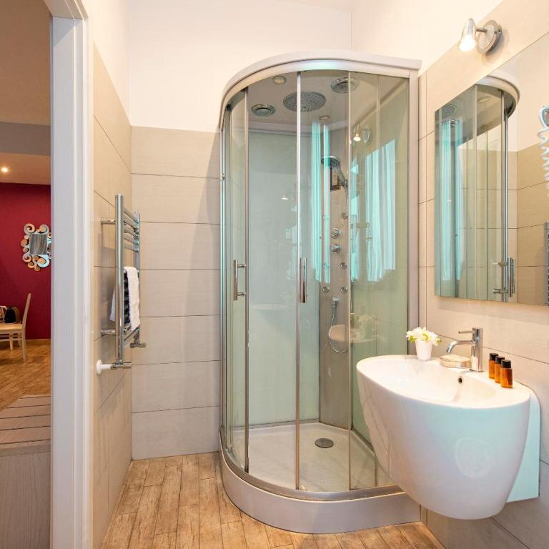 Five Rooms Rome Guesthouse - Luxury Double Room with Spa Bath - 13