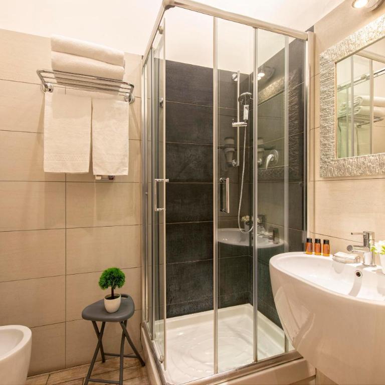 Five Rooms Rome Guesthouse - Double or Twin Room - 9