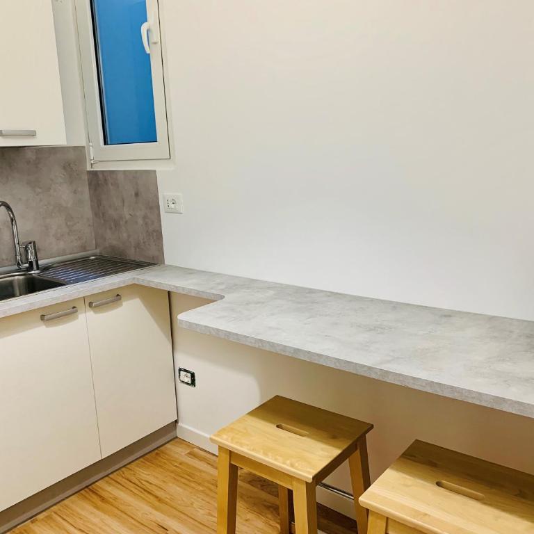 Front Lake Apartment Bardolino - Appartamento con 3 Camere da Letto e con Balcone - 11