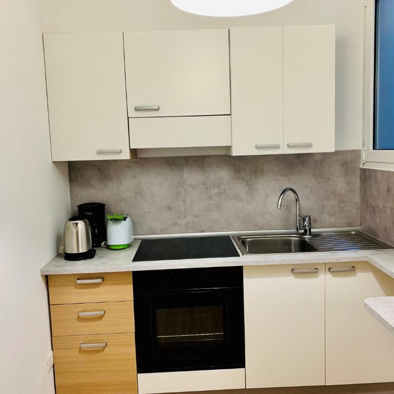 Front Lake Apartment Bardolino - Appartamento con 3 Camere da Letto e con Balcone - 9