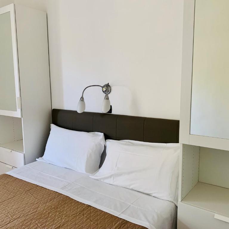 Front Lake Apartment Bardolino - Appartamento con 3 Camere da Letto e con Balcone - 12