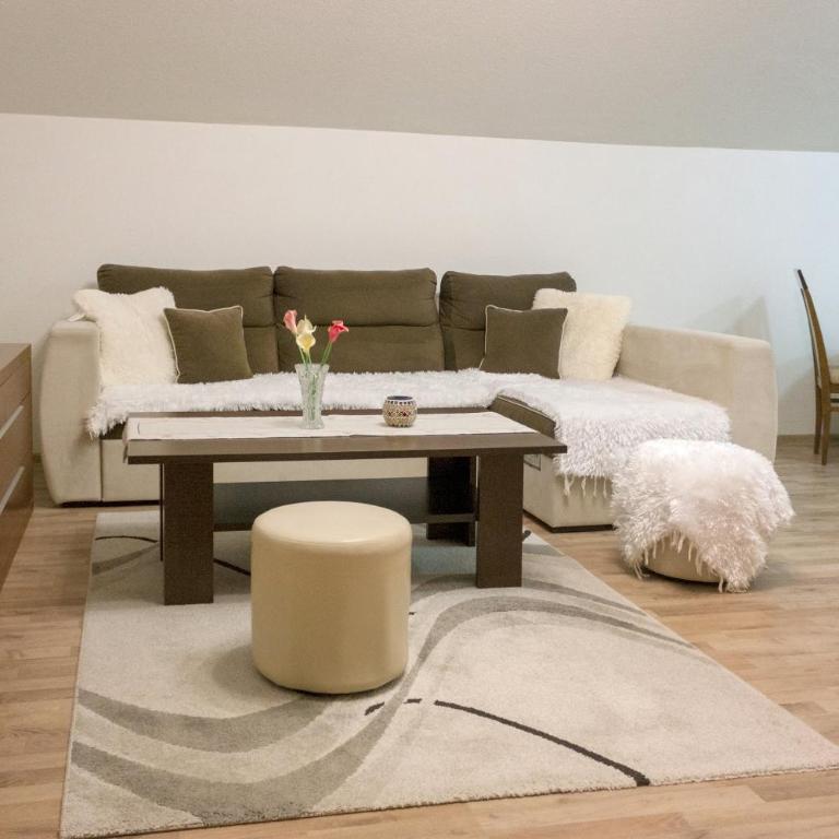 Villa Maja - Three-Bedroom Apartment - 10