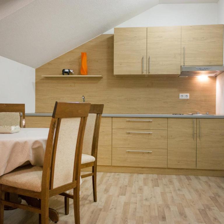 Villa Maja - Three-Bedroom Apartment - 12