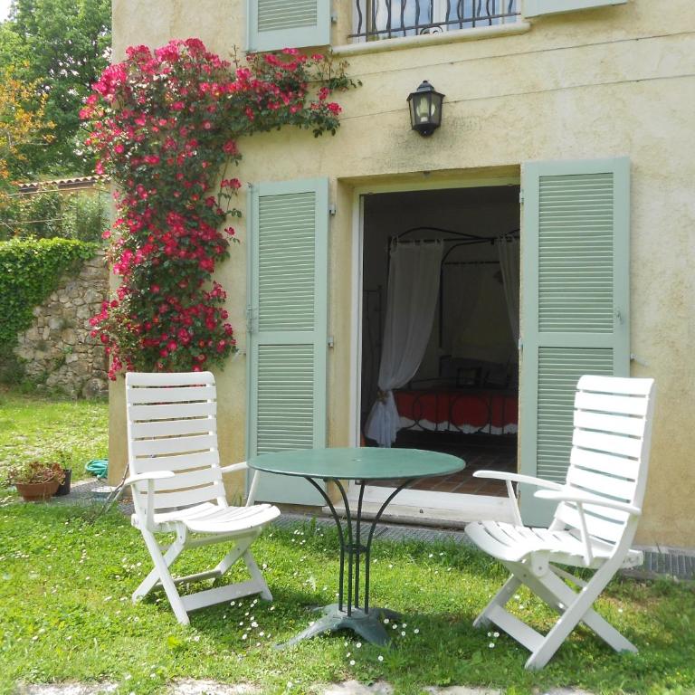 Le Mas de FRAYERE - Chambre Double - Vue sur Jardin - 5