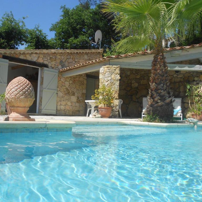 Le Mas de FRAYERE - Chambre Double - Vue sur Piscine - 2